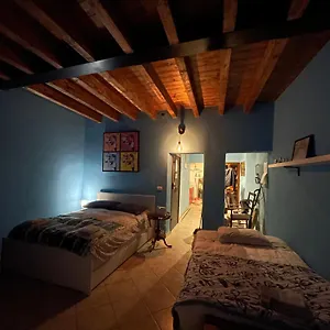 Casa Azzurra, Nel Cuore Di Genova